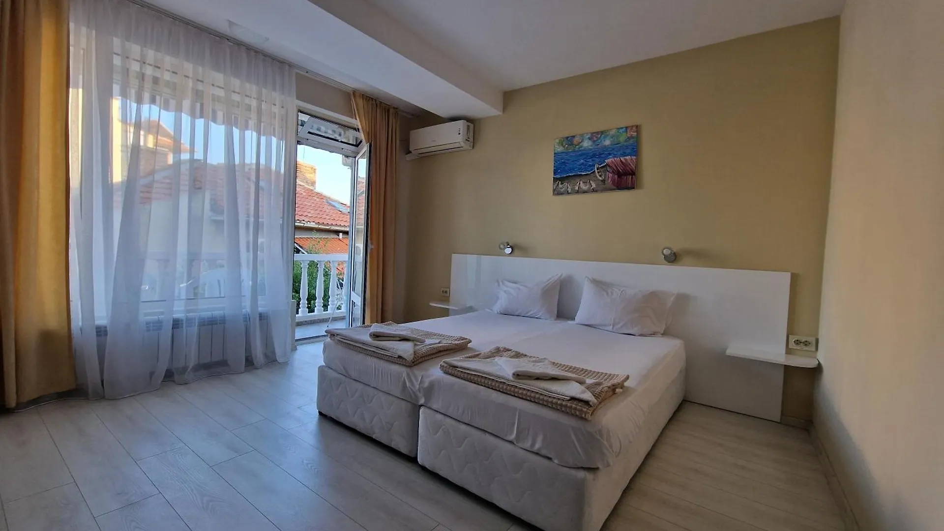 Exotic Guest House Sozopol 3*,